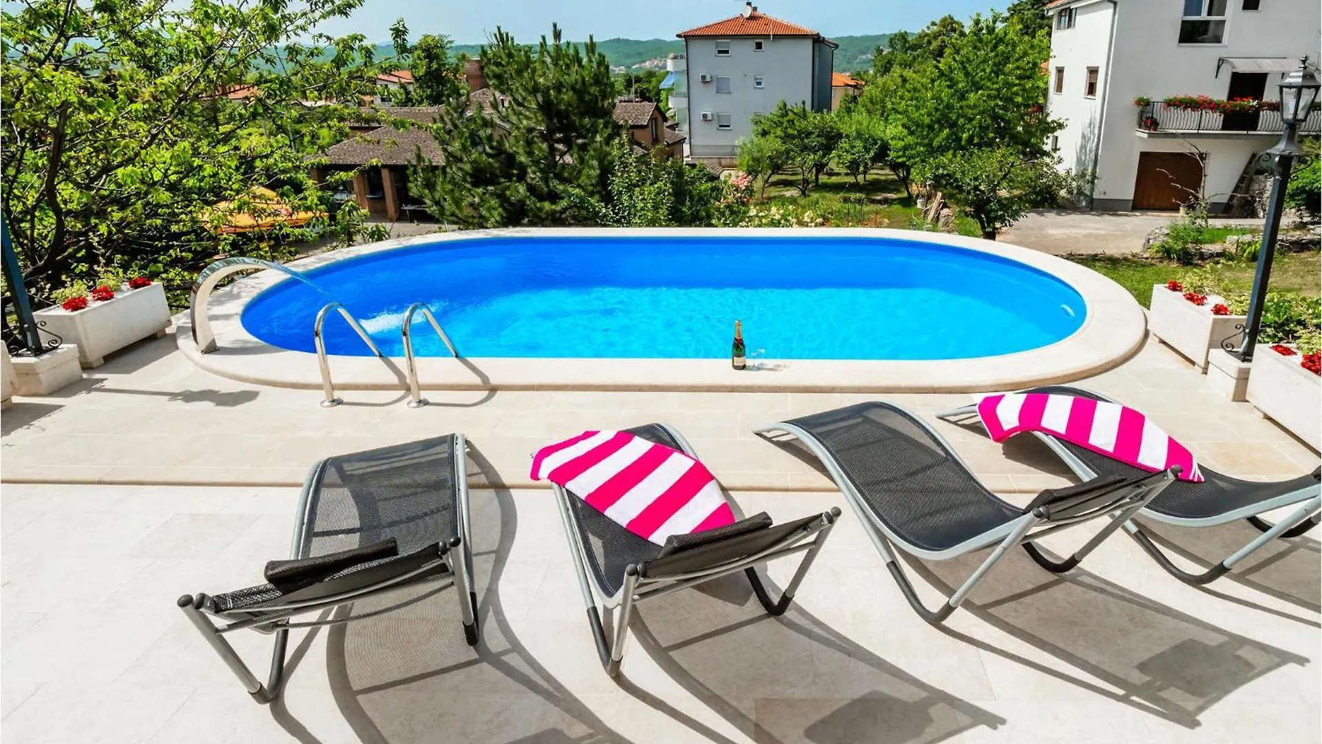 3 Bedroom Pet Friendly Apartment In Viskovo