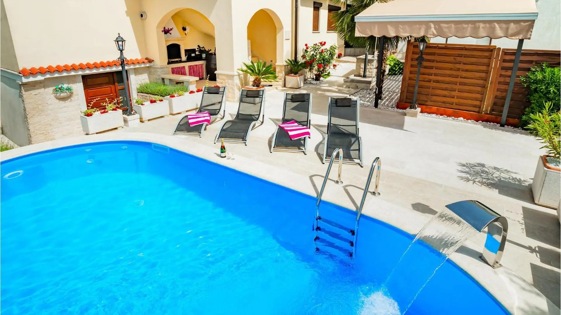 3 Bedroom Pet Friendly Apartment In Viskovo 0*,