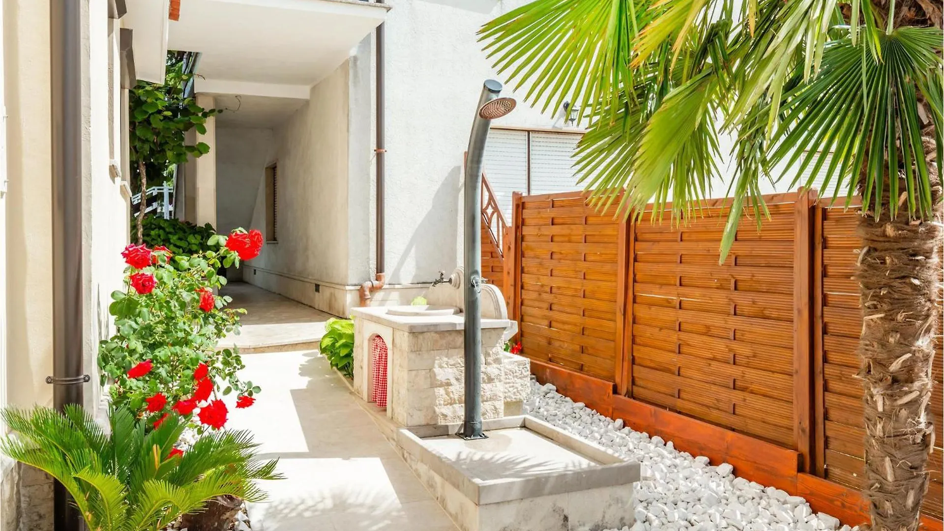 3 Bedroom Pet Friendly Apartment In Viskovo