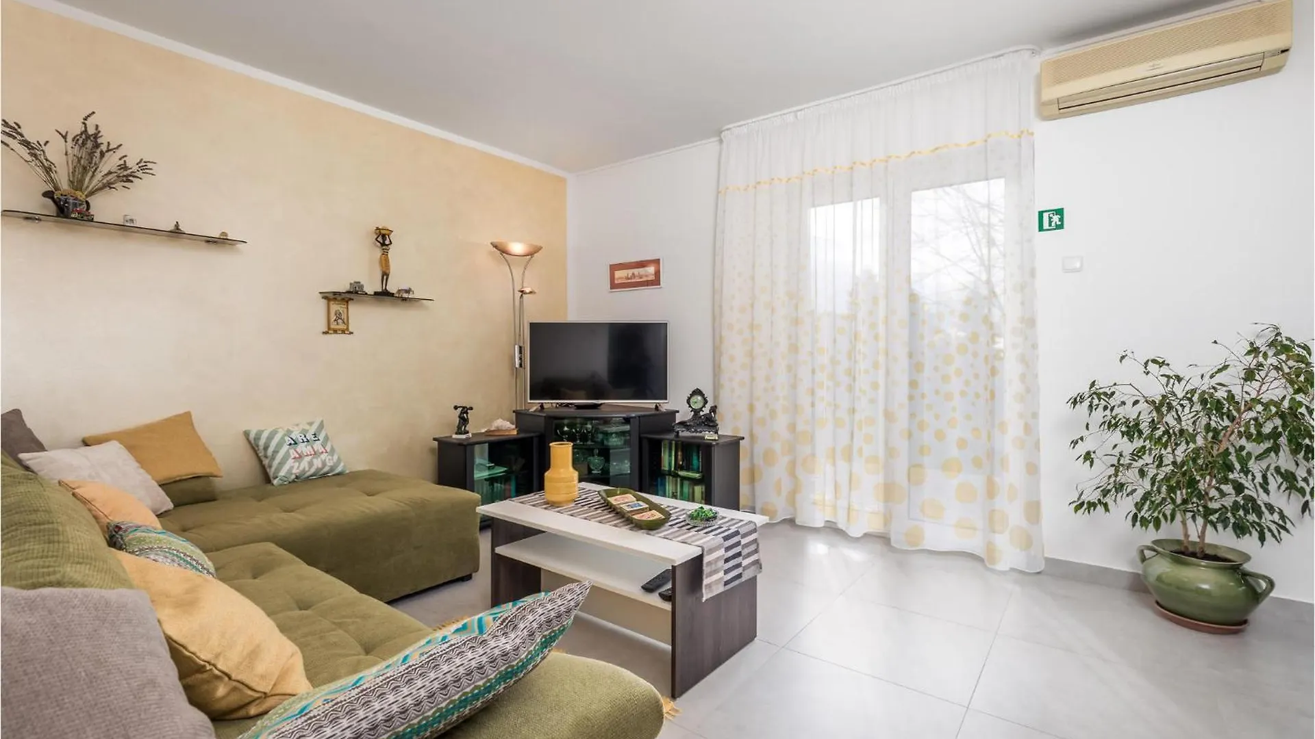 3 Bedroom Pet Friendly Apartment In Viskovo