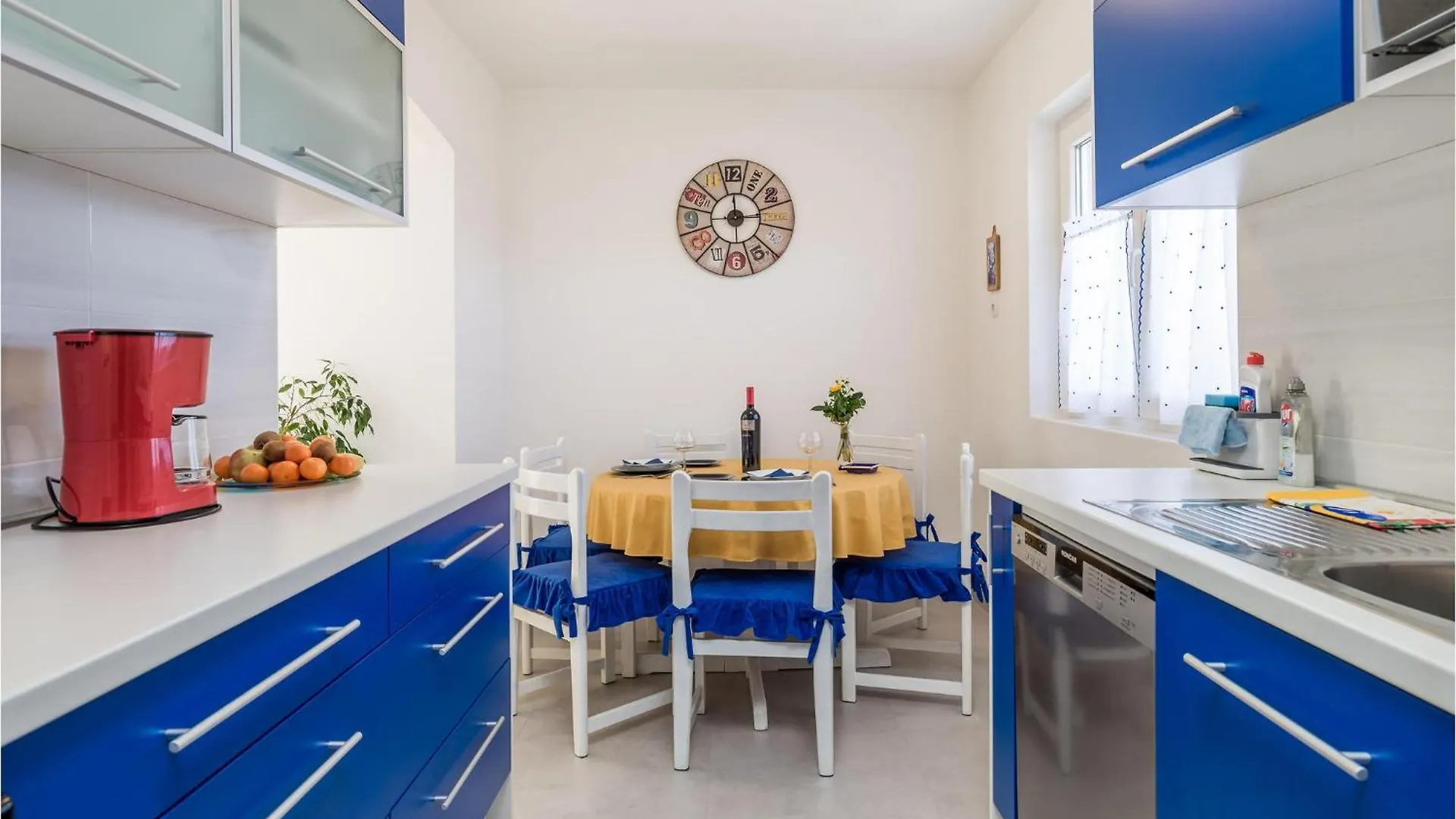 3 Bedroom Pet Friendly Apartment In Viskovo