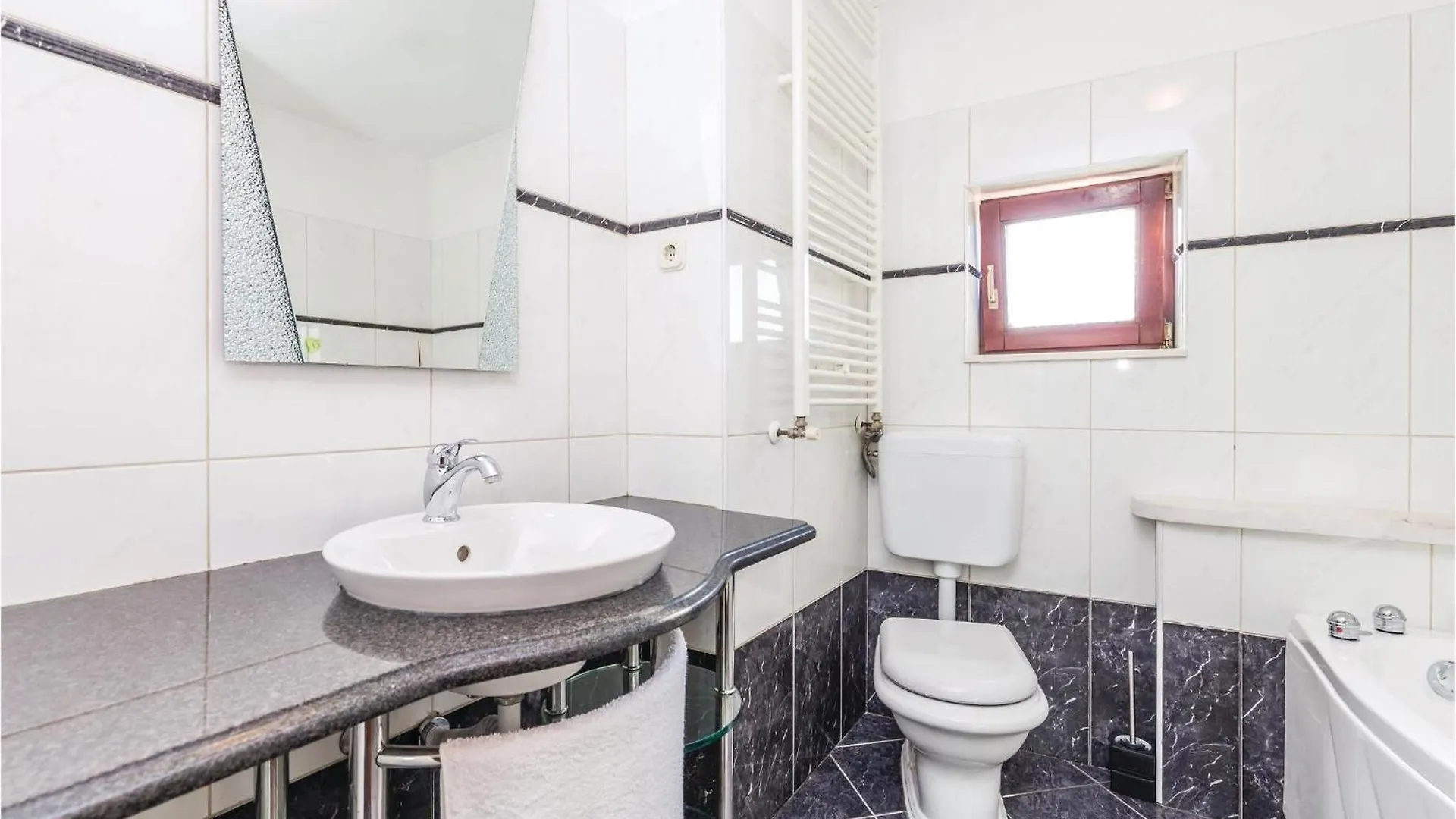 3 Bedroom Pet Friendly Apartment In Viskovo