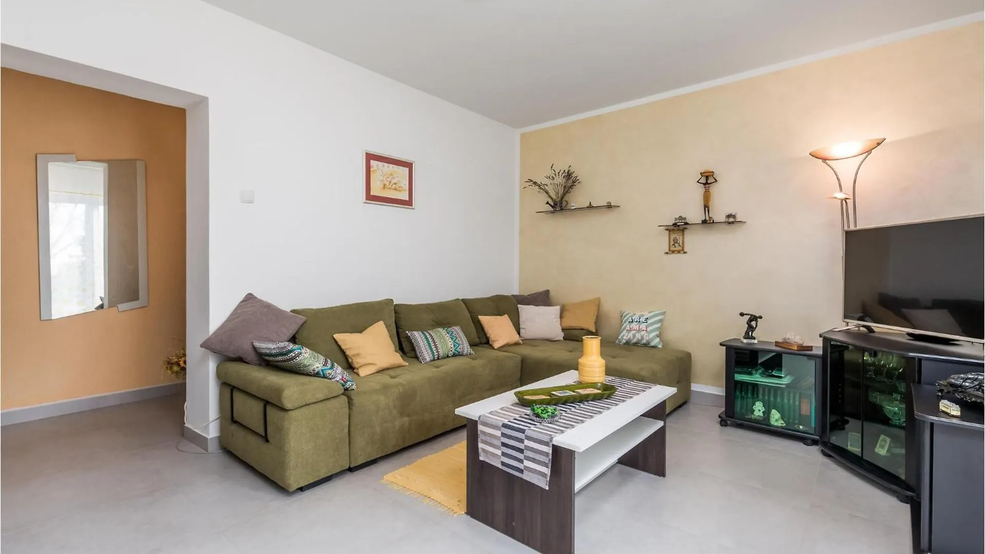 3 Bedroom Pet Friendly Apartment In Viskovo