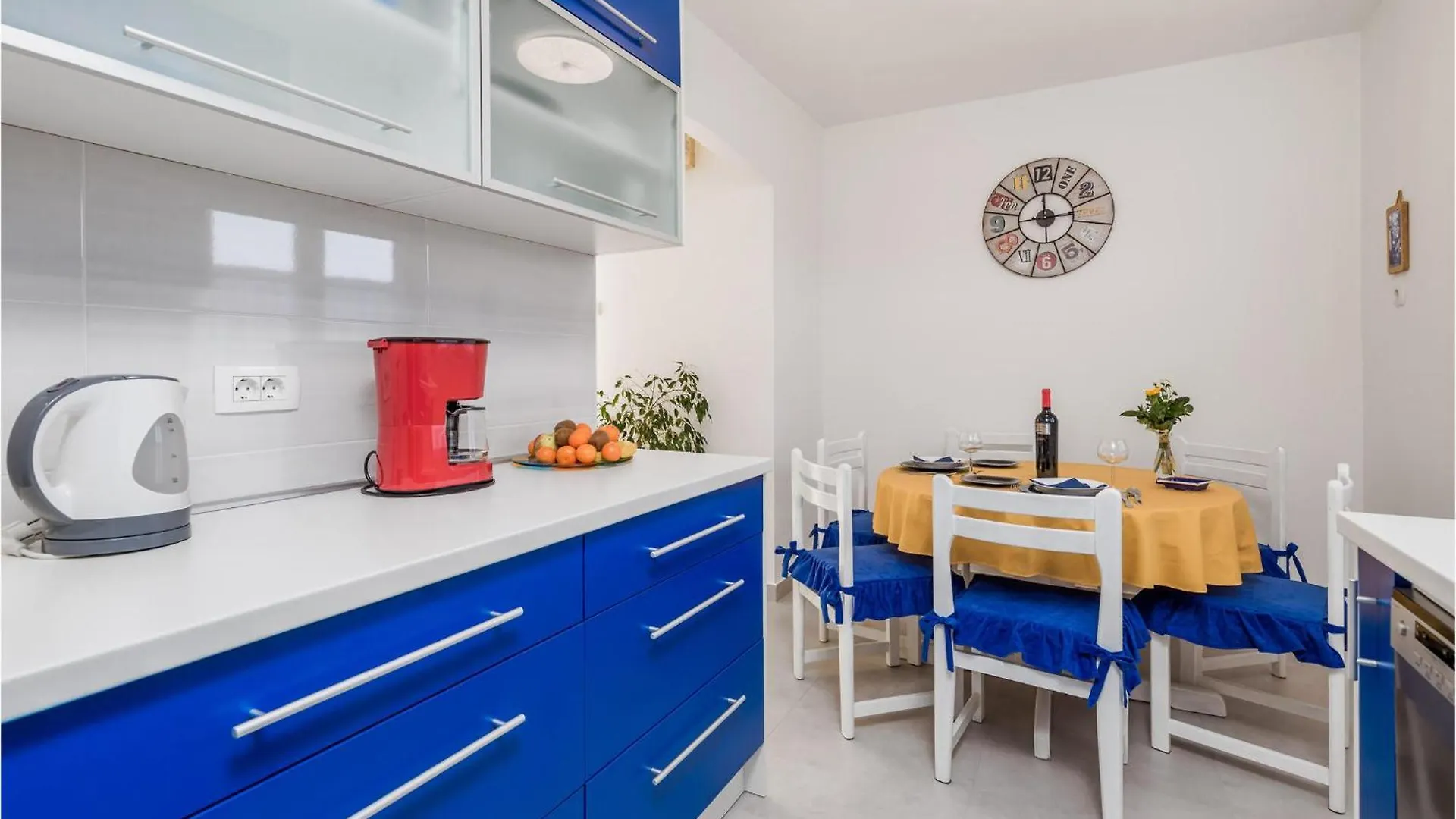 3 Bedroom Pet Friendly Apartment In Viskovo